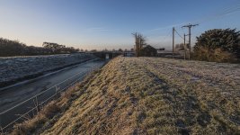 walk dogs frosty nest to Duckpool Lane drain - pump house16-12-22_39-2.jpg