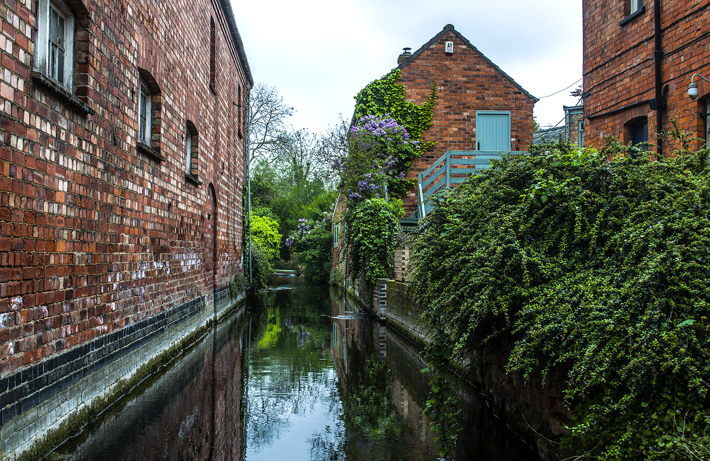 Sleaford Lincs images of old buildings with river.jpg